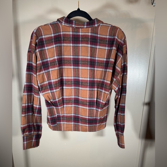 NWT hem & thread Pleated Plaid Crop Long sleeve Top Size Small - Picture 2 of 6